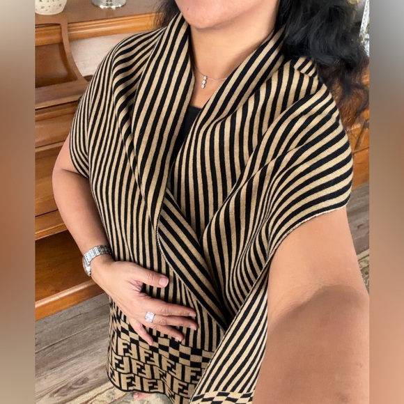 🩷Stunning Fendi Zucca Scarf.❤️Authentic and 99% new. - Picture 11 of 12